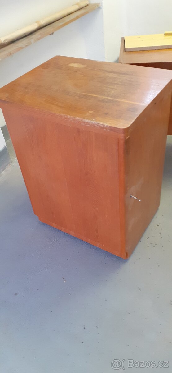 ŠLAPACÍ ŠICÍ STROJ MINERVA 126 + STŮL - 2