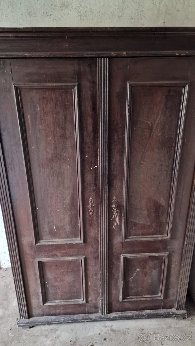 Starožitná skříň - 2