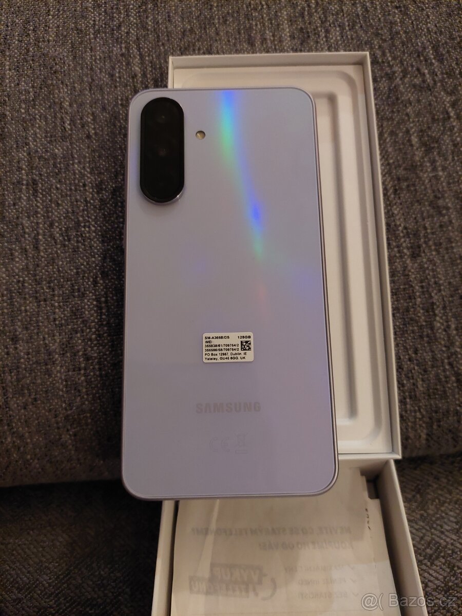 Úplně nový telefon - 2