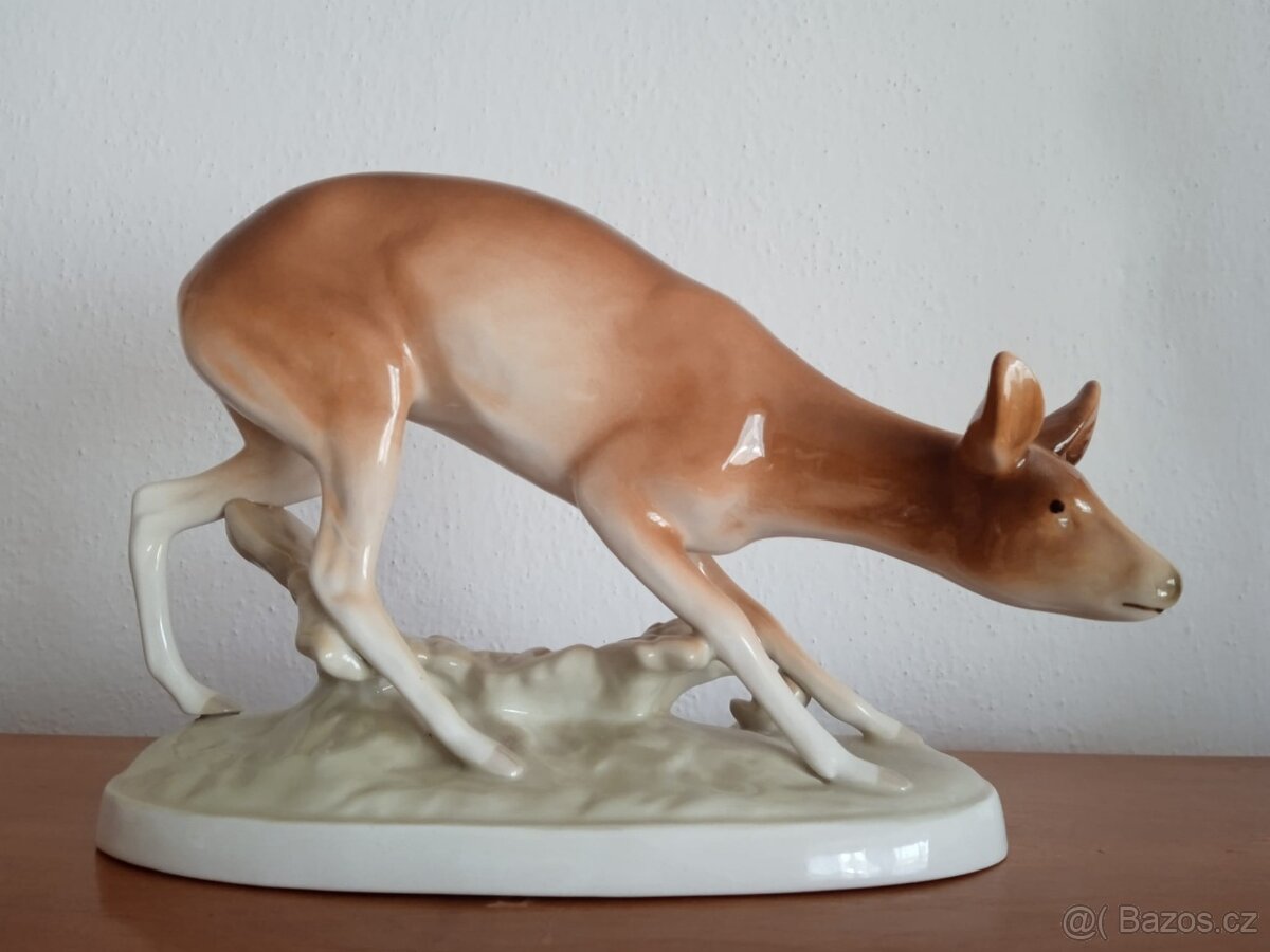 Porcelánová soška srny - 2