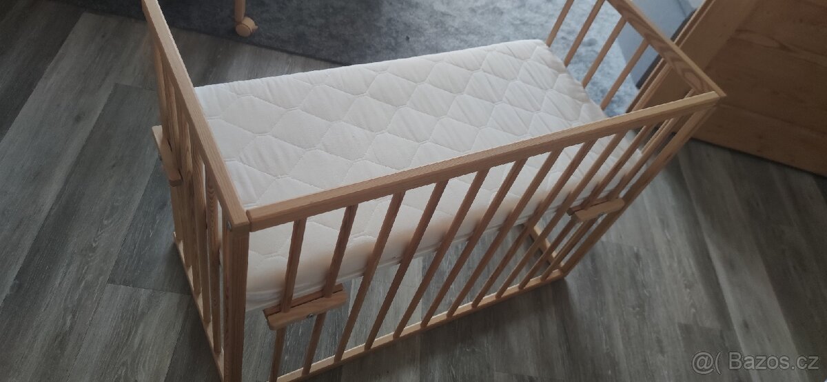 Přístavná postýlka + matrace - 2