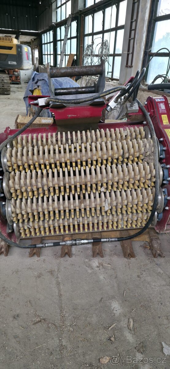 Pásové rypadlo Volvo EC 220Dl - 2