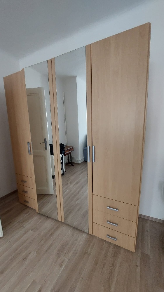 šatní skřiň se zrcadly - 2