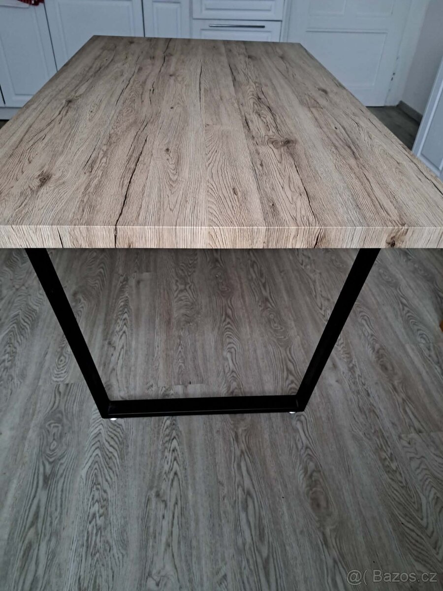 Jídelní stůl - 2