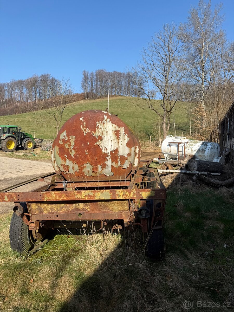 Vojenská cisterna na vodu - 2