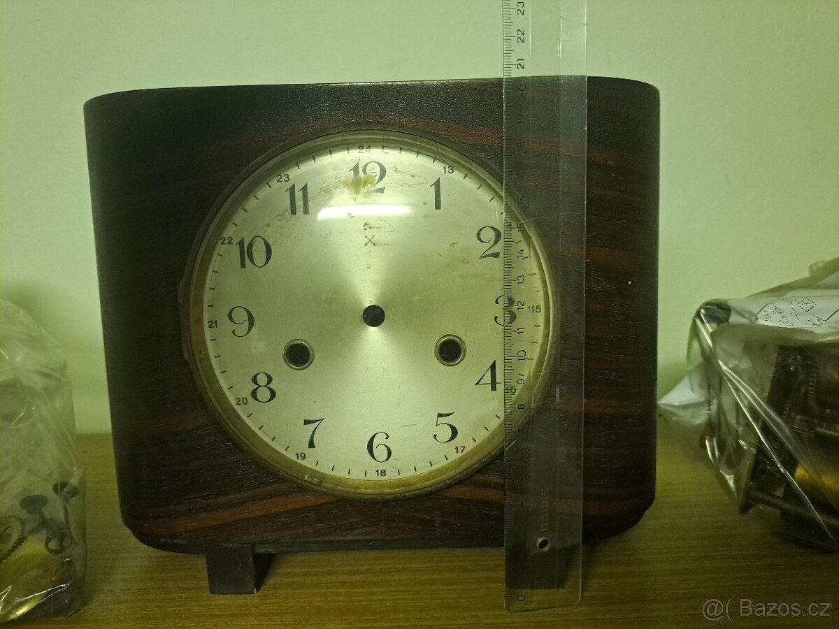 Staré hodiny rozebrané - 2