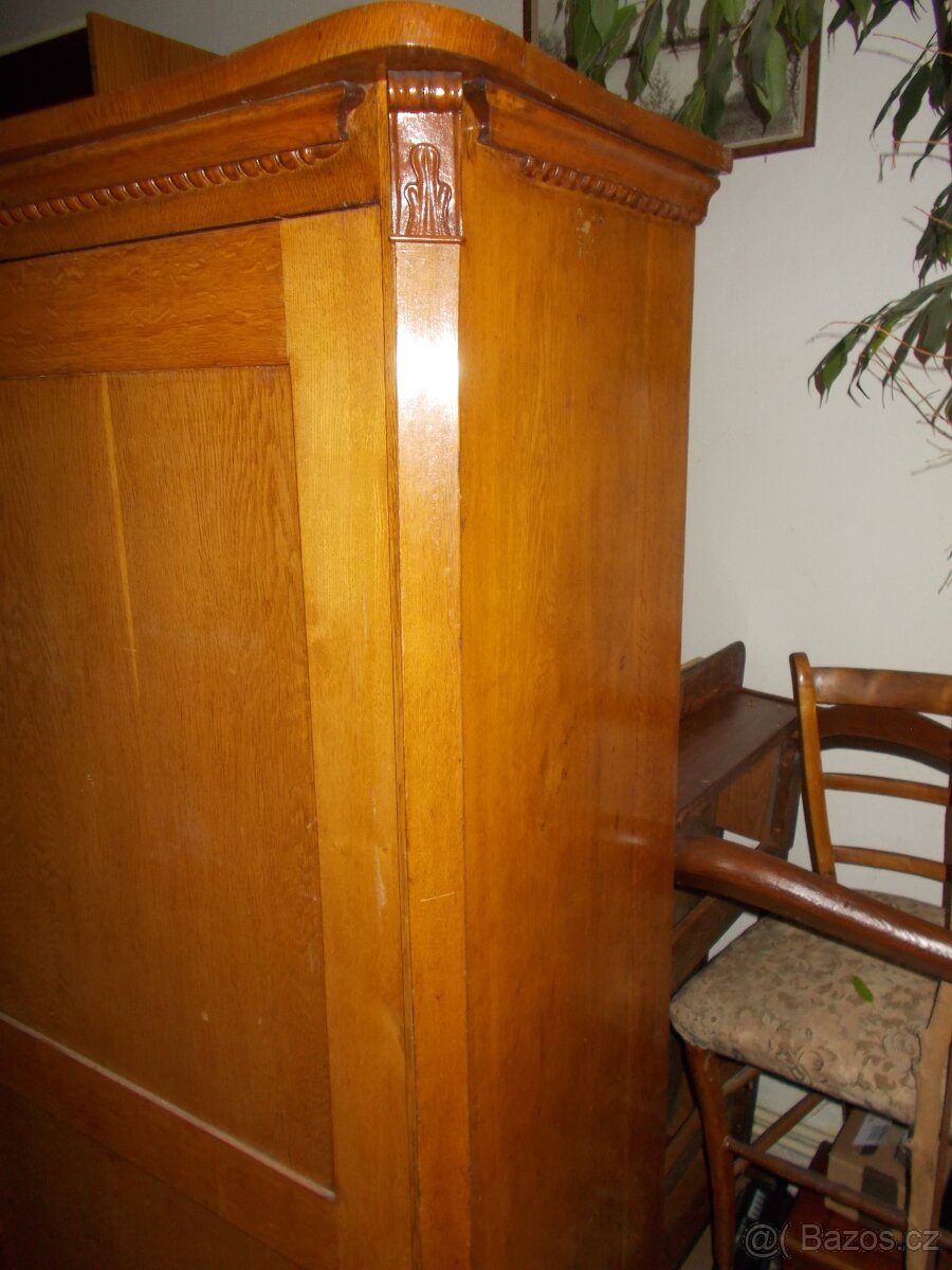 Starožitná skříň - 2