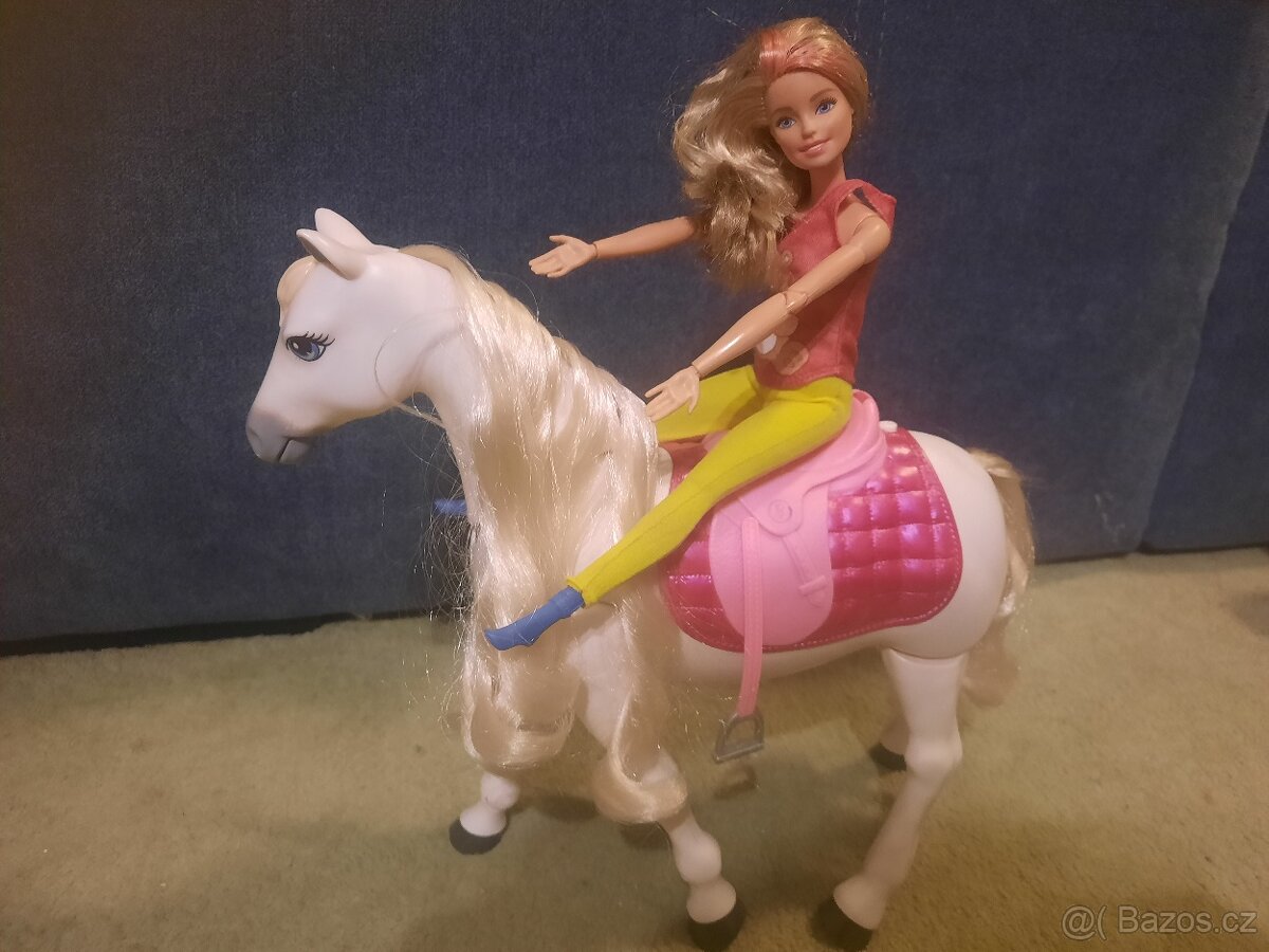 Barbie dreamhors -chodící koník - 2