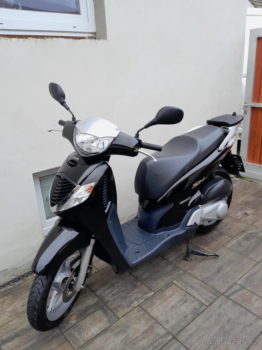 Honda SH 125i, 2006, moc pěkný stav - 2