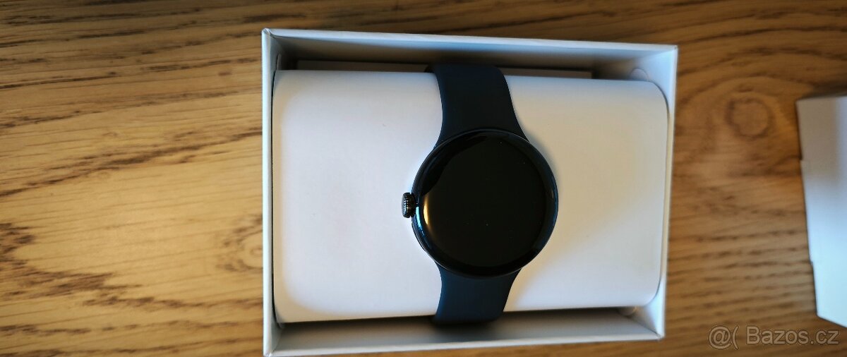 Google Pixel Watch + 2 náhradní originální pásky - 2