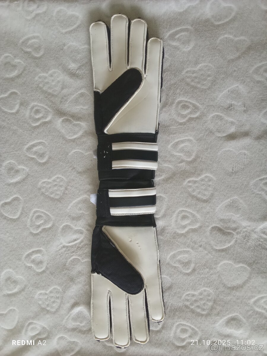 Prodám solidní brankářské rukavice - 2 páry - 2