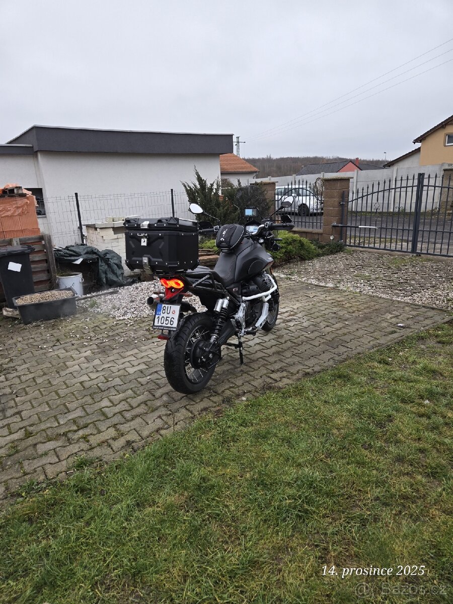 Moto Guzzi V85TT - 2