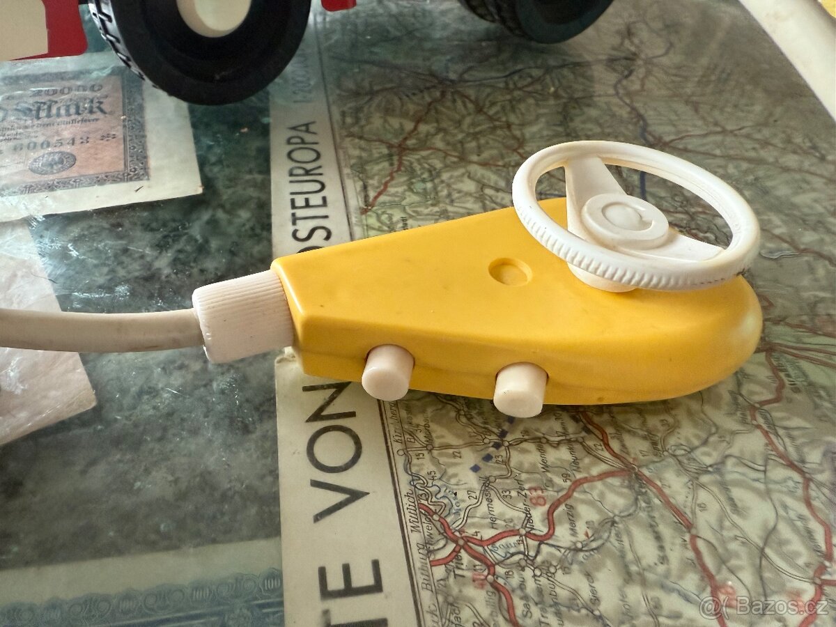 Staré autíčko Norma, funkční. - 2