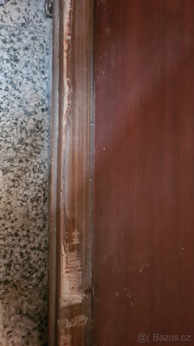 Stare skrine, stul a zidle - 2