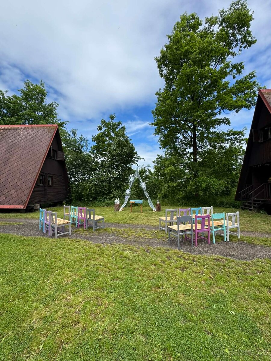 Barevné židle zrestaurované - 2