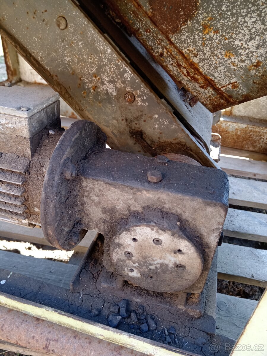 Příjmový koš a pytlovací váha na brambory - 2