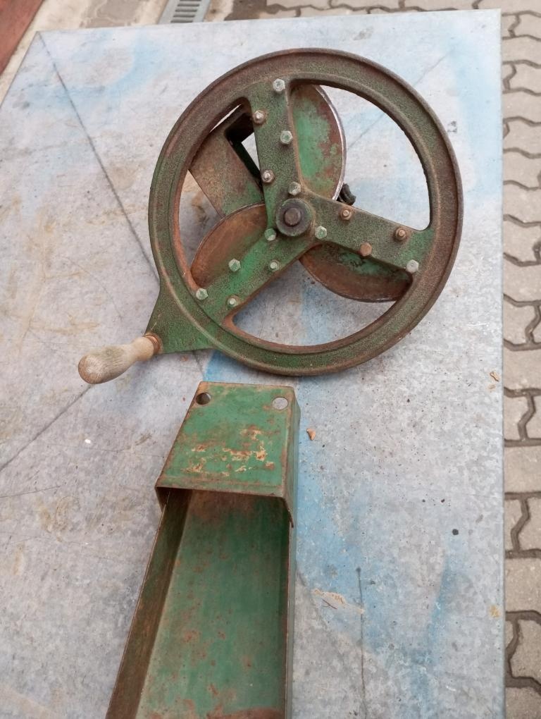 řezačka na kopřivy - 2