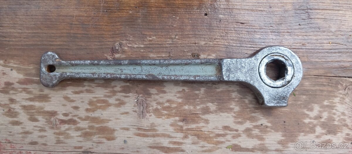 Lesenařsky klič na lešení - 2