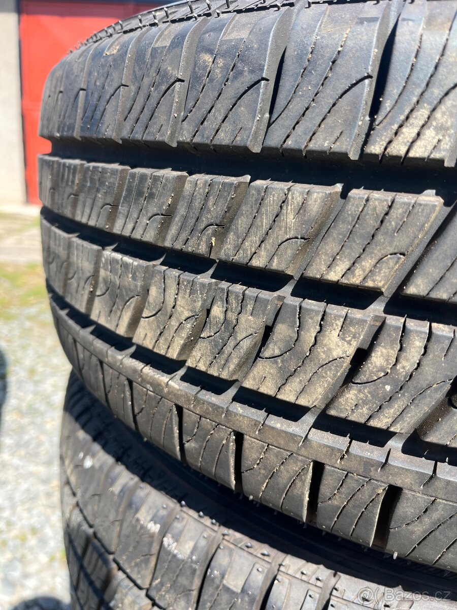 GoodYear 215/60 R17C - 2