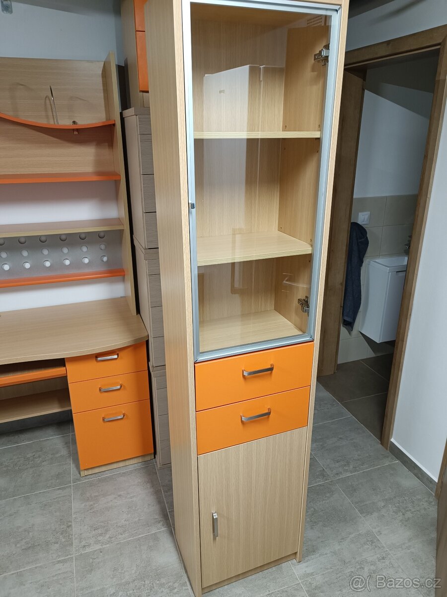 Stůl a skřínky dětský pokoj - 2