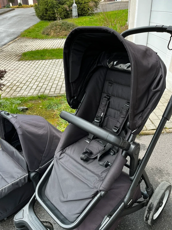 Kočárek Thule Sleek Midnight Black - 2