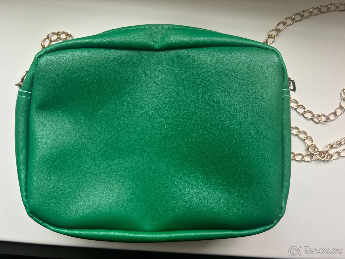 Malá zelená kabelka se zlatým řetízkem nová - 2