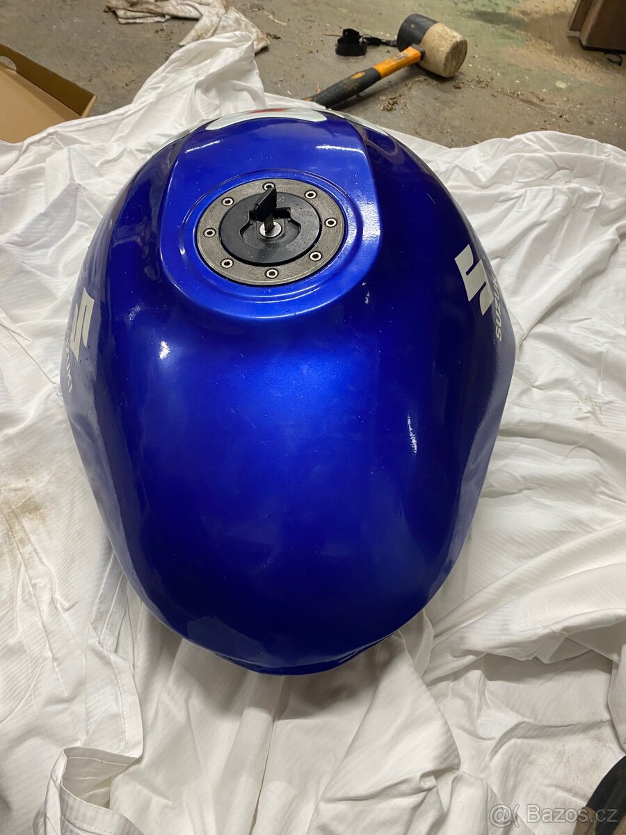 Nádrž ze suzuki gsxr - 2