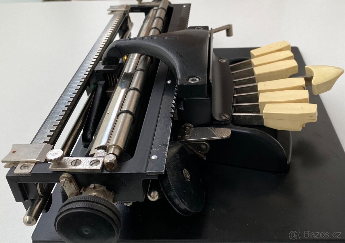 Pichtův psací stroj Monika, obouruční, perfektní stav - 2