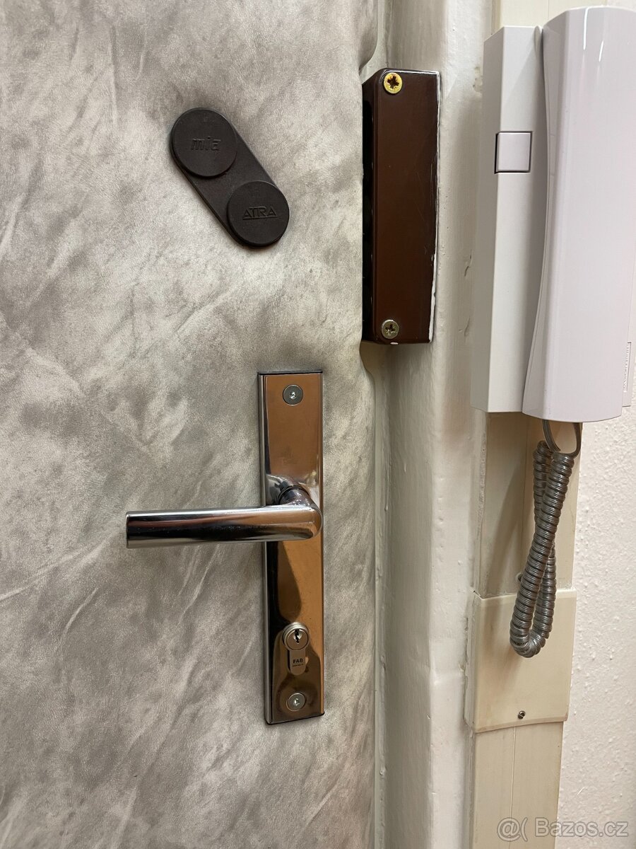 Vchodové protipožární dveře do bytu 80 L - ATRA - 2