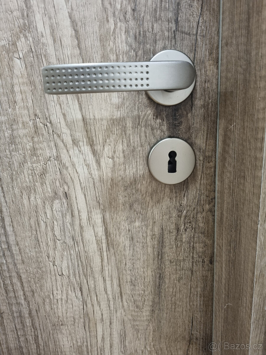 Kování na dveře - kliky, panty, atd - 2