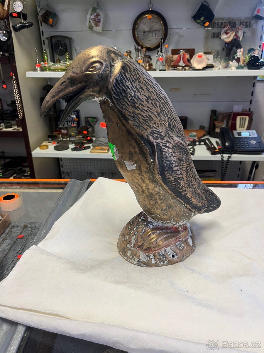 Mosazný tučňák fontána - 2