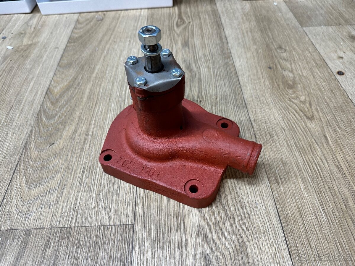 Vodní pumpa Zetor 25 - 2