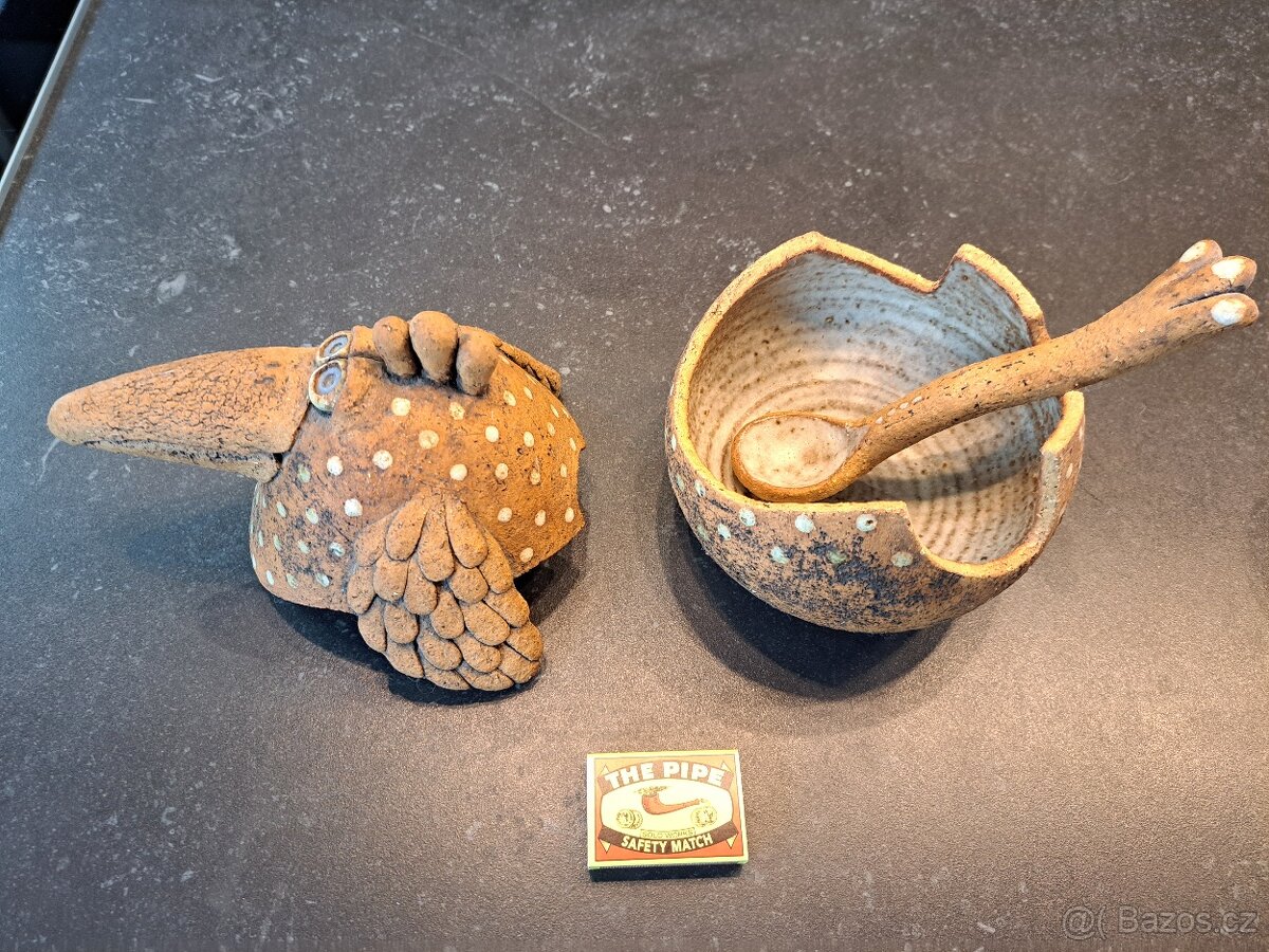 Originální keramická socha - dóza - 2