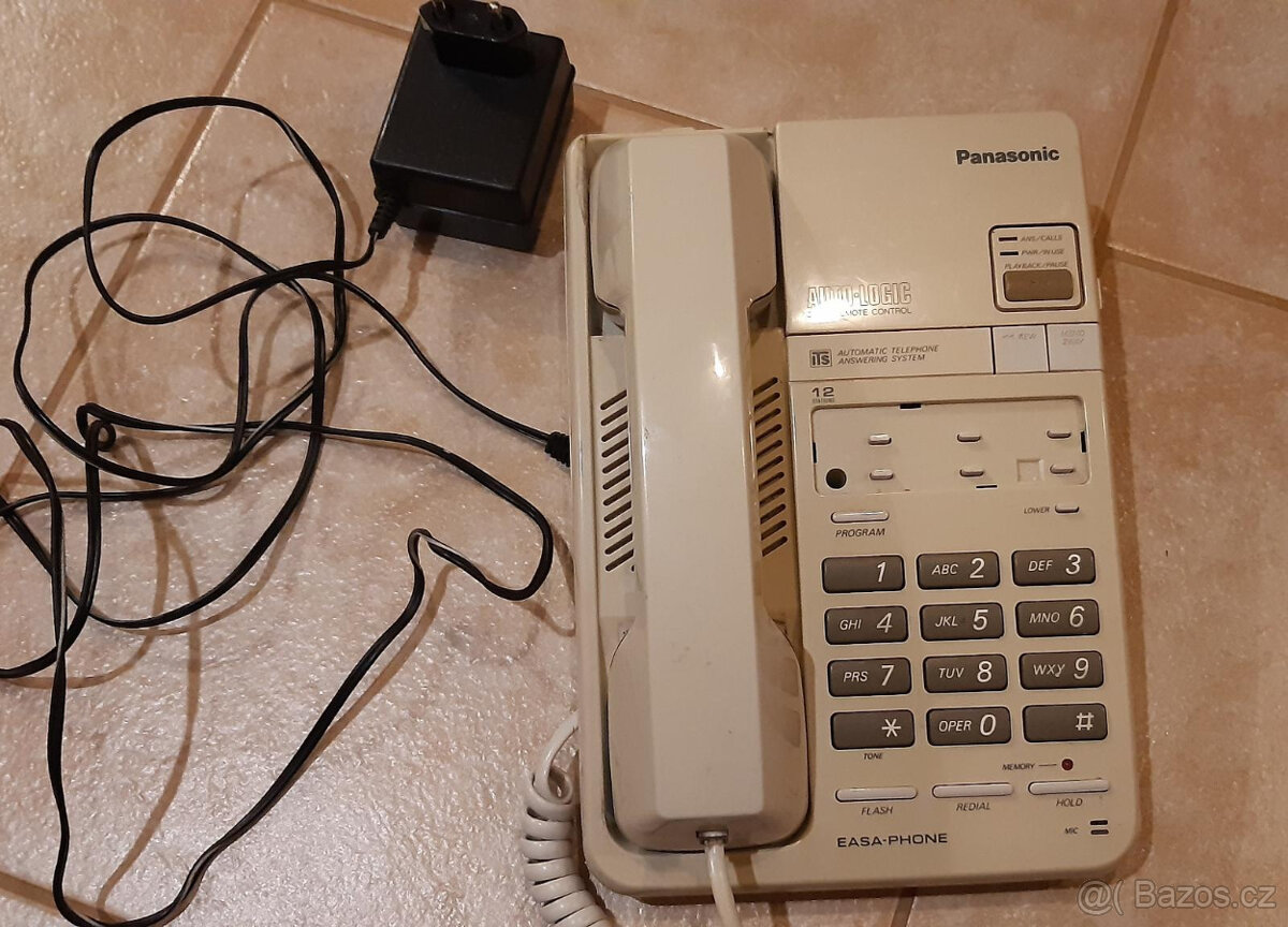 Starý telefon Panasonic se záznamníkem - 2
