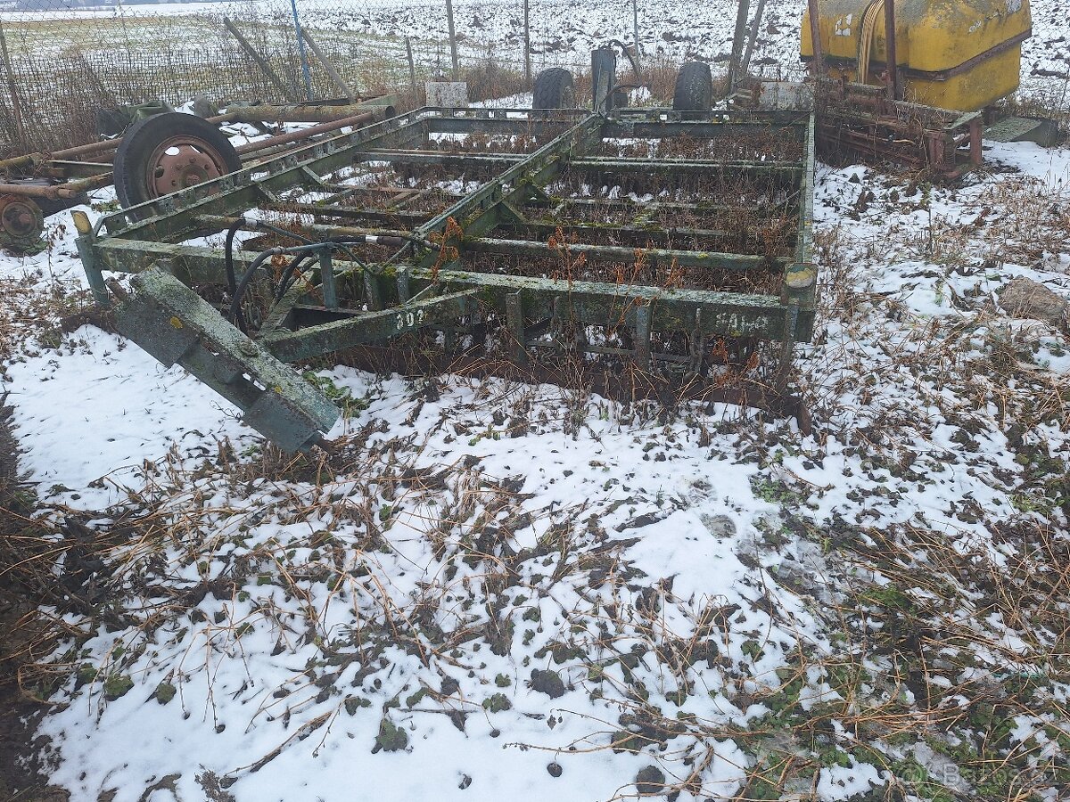 Brany, kombinátor - 2