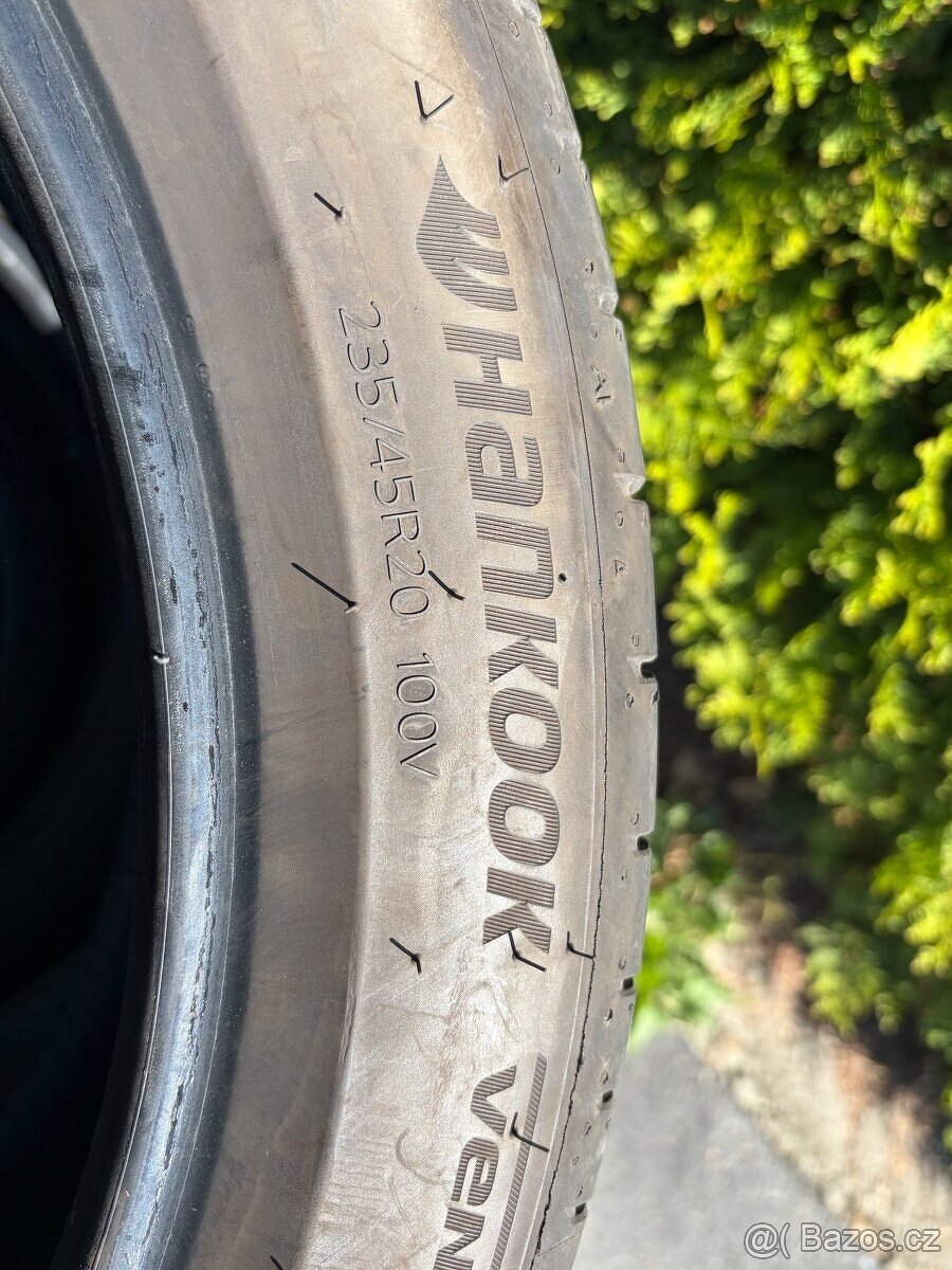 Letní pneu Hankook 235/45 R20 - 2