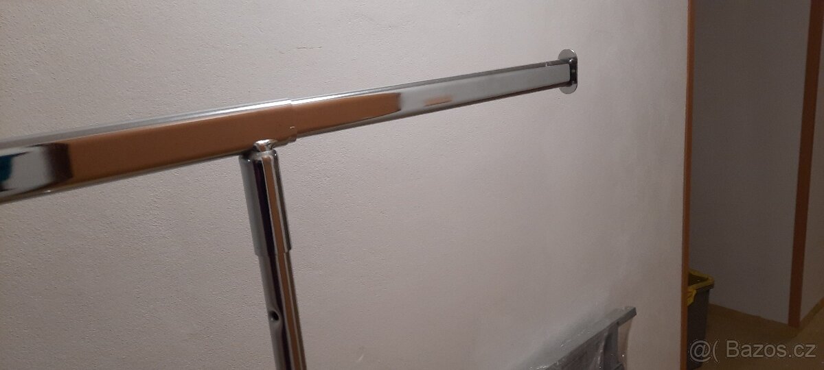 kovový stojan - štendr - 2