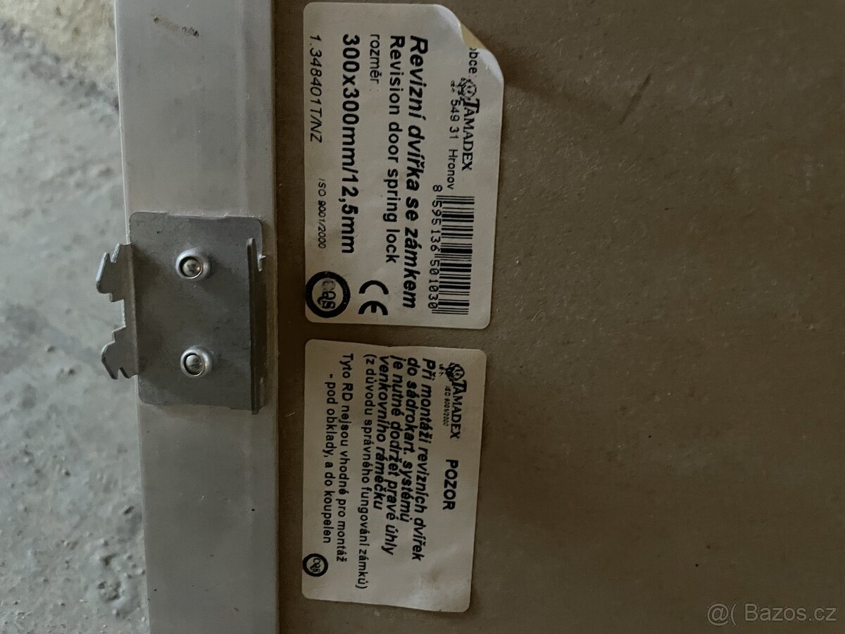 Hliníková revizní dvířka se zámkem - 2