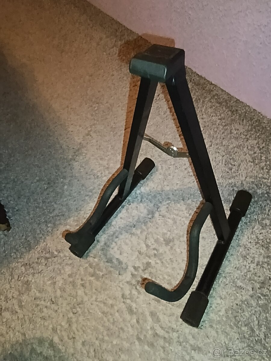 Kytarový stojan - 2