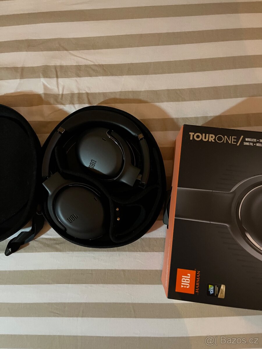 Jbl tour oné sluchatka - 2