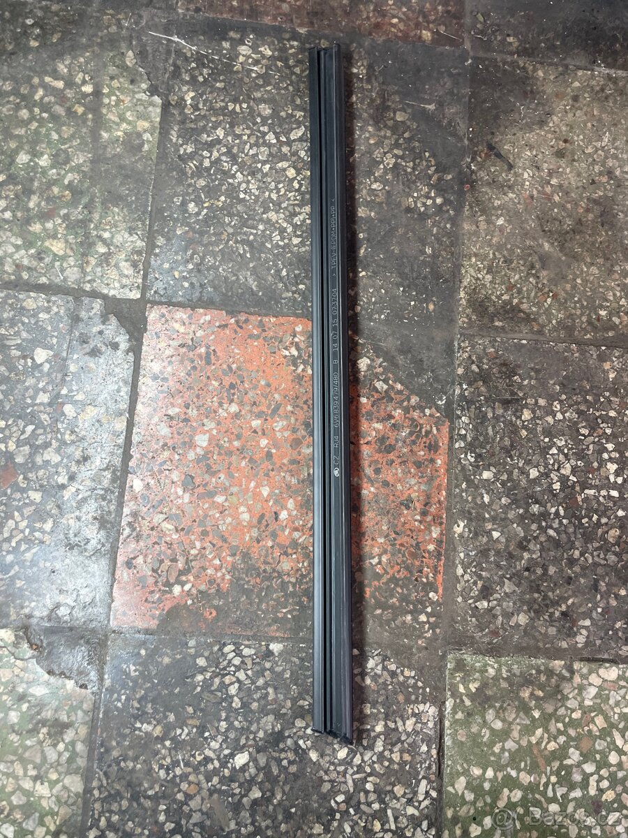 Pravé zadní vnitřní stírací těsnění okna Škoda Fabia 3 - 2