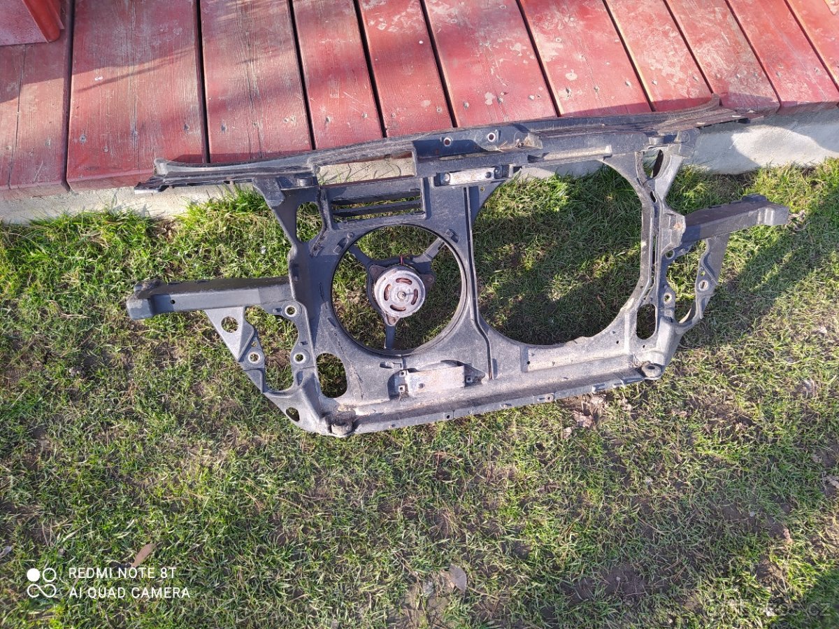 Audi A6 c5 chladicova stěna - 2