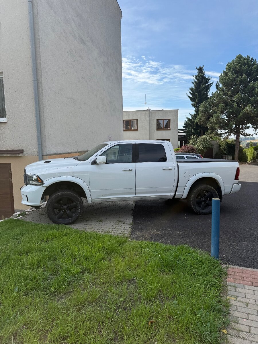 Dodge RAM 5.7 HEMI - 2