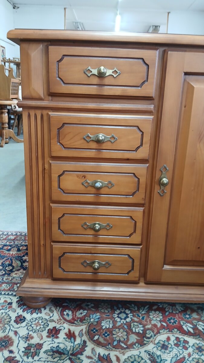 Masivní komoda s šuplíky - 2