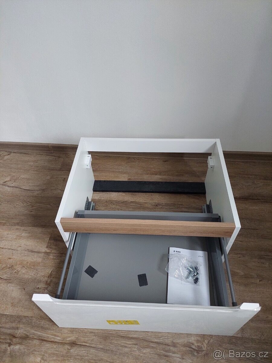 Koupelnová skříňka - nová - 2