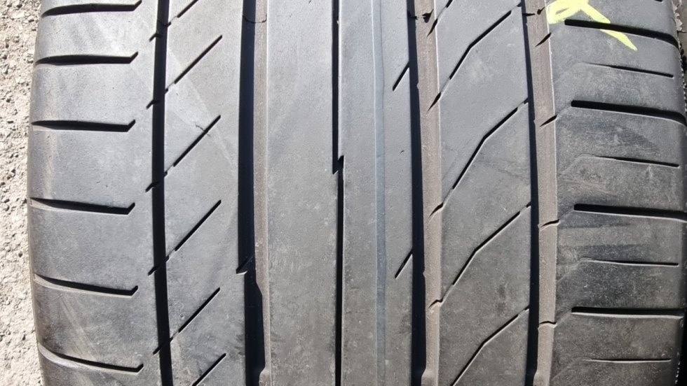 Letní pneu 255/35/19 Continental Run Flat - 2