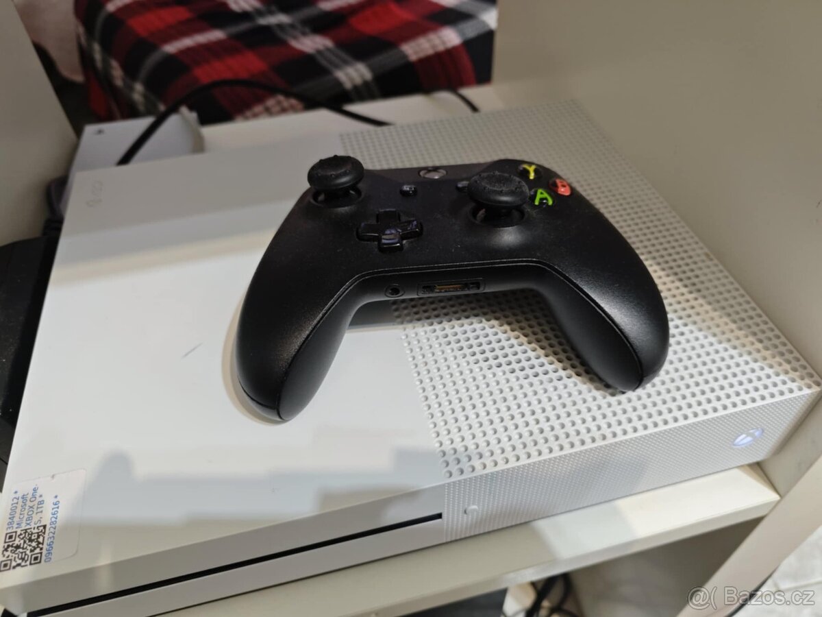 XBOX One S, 1TB s mechanikou + 2 hry, záruka, dobírka/osobně - 2