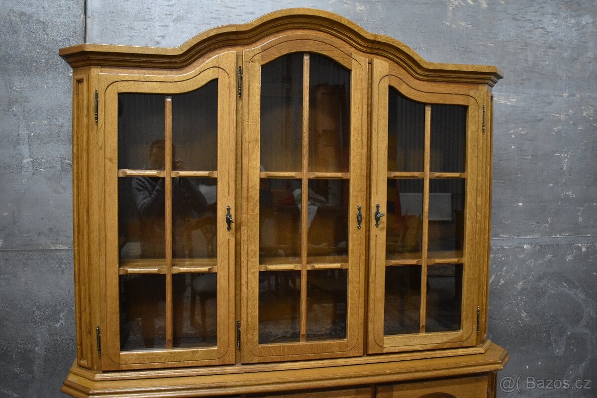 Třídveřová Vitrína - 2