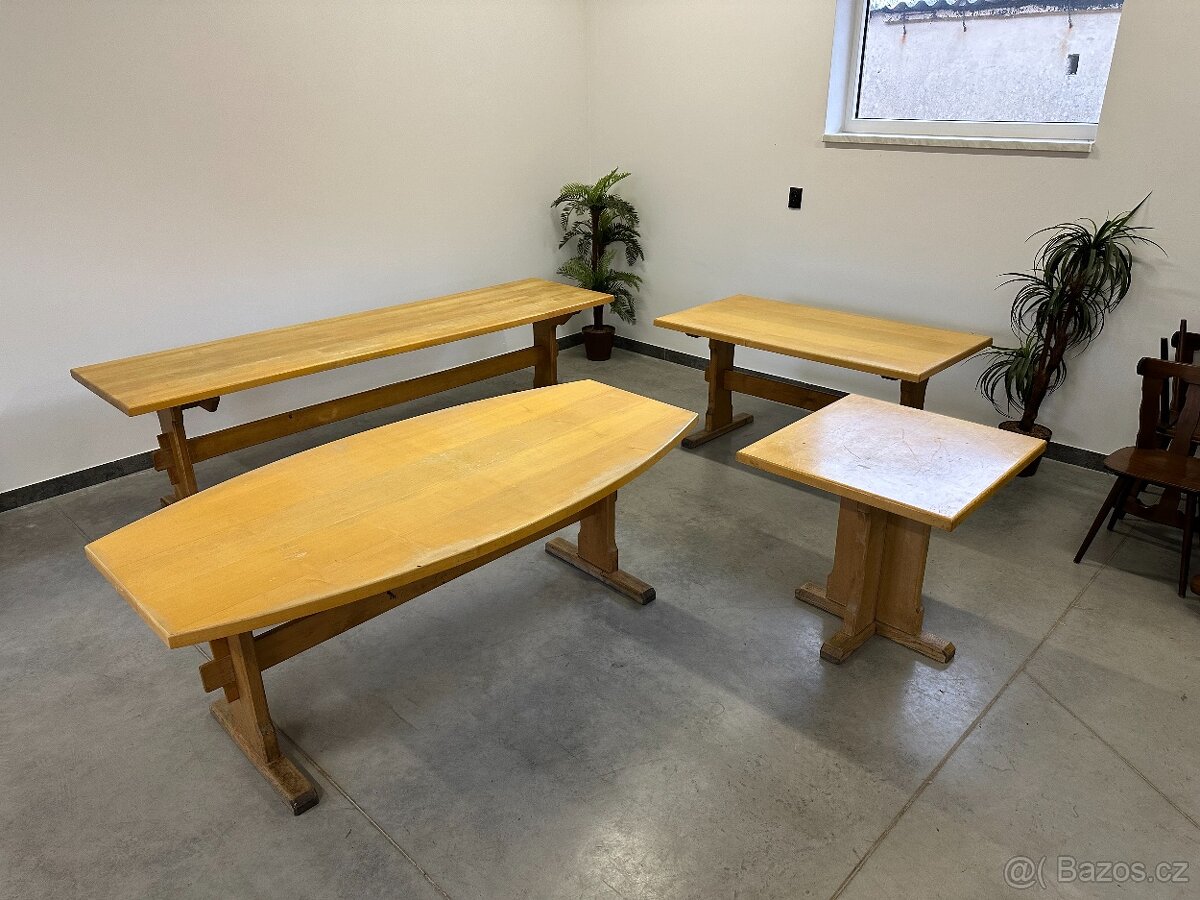 Velký oválný jídelní stůl. SELSKÝ - 2