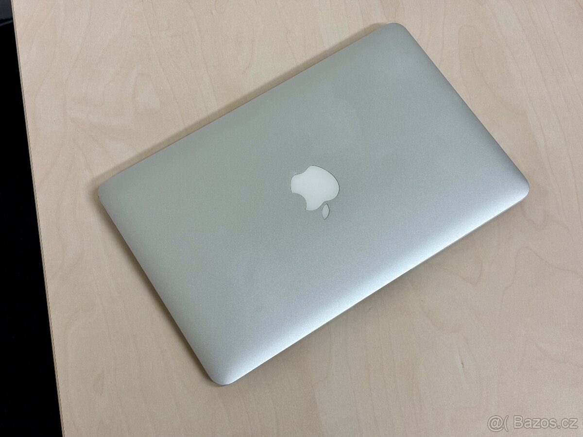 Apple MacBook Air 11” - Early 2015 - 2